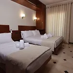 Pandora Tirana