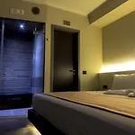 Pandora Tirana