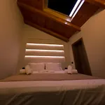 Pandora Tirana
