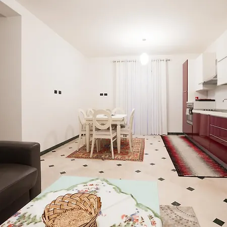 باندورا ريزيدنس 3* تيرانا