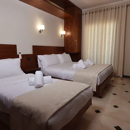 Pandora Tirana