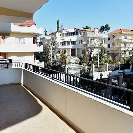 Pandora Tirana
