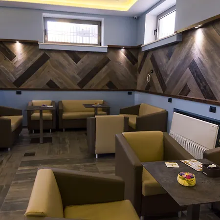 Pandora 3* Тирана